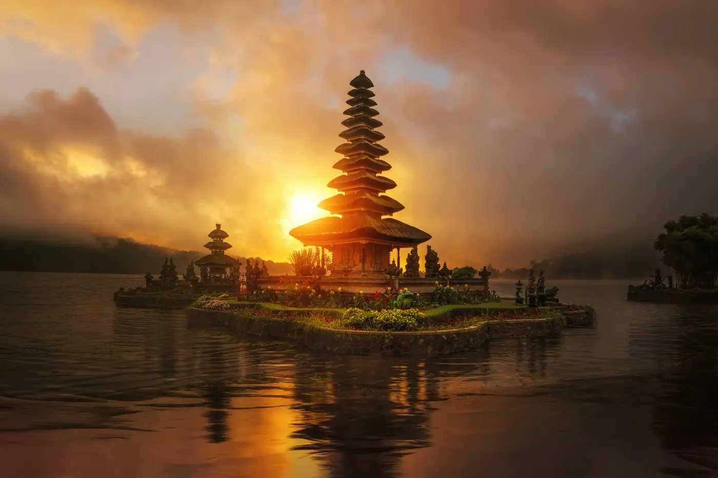 Ulun Danu Bratan tapınağı — gün doğumu